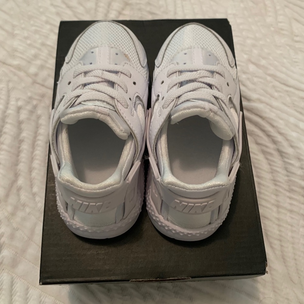 NWT Nike Huarache